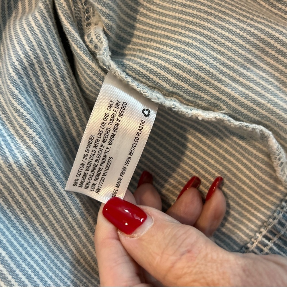 Universal Thread Women’s Striped Jean Jacket
NWT

Size XL - Picture 5 of 7